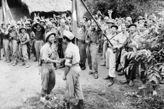 Liên quân Lào-Việt trong kháng chiến chống Pháp, năm 1950. (Ảnh: Tư liệu TTXVN)