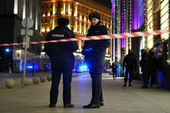 Cảnh sát Nga gác trên đường phố thủ đô Moskva. (Ảnh: AFP/TTXVN)