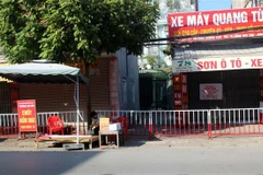 Chốt kiểm soát phòng dịch COVID-19 trên đường Tống Duy Tân (Thanh Hóa). (Ảnh: Nguyễn Nam/TTXVN)