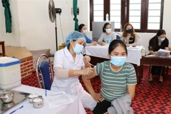 Tỉnh Ninh Bình đang đẩy nhanh chiến dịch tiêm vaccine phòng COVID-19 cho người dân. (Ảnh: Đức Phương/TTXVN)