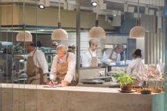 Các đầu bếp tại nhà hàng Twins Garden ở thủ đô Moskva của Nga. (Nguồn: inyourpocket.com)