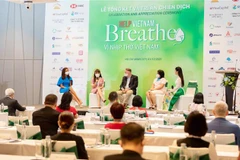 Chiến dịch "Help Vietnam Breathe - Vì Nhịp thở Việt Nam" có sự đồng hành và hỗ trợ của gần 800 cá nhân, doanh nghiệp và tổ chức trong và ngoài nước. (Ảnh: Mỹ Phương/TTXVN)