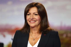Thị trưởng thành phố Paris Anne Hidalgo trong một chương trình truyền hình ngày 12/9/2021. (Ảnh: AFP/TTXVN)