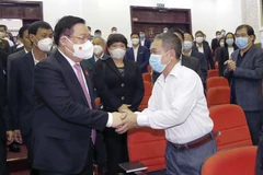 Chủ tịch Quốc hội Vương Đình Huệ với cử tri quận Hải An (Hải Phòng). (Ảnh: Doãn Tấn/TTXVN)