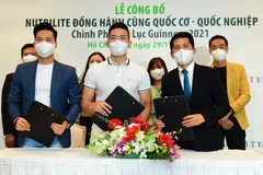 Nutrilite chính thức trở thành nhà tài trợ sức khỏe của hai nghệ sỹ Quốc Cơ và Quốc Nghiệp trong hành trình chinh phục kỷ lục Guinness 2021. (Ảnh: Vietnam+)