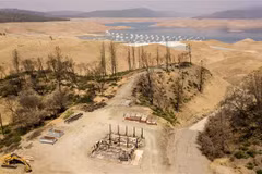 Cảnh khô hạn do nắng nóng kéo dài tại một hồ nước ở California (Mỹ), ngày 5/9/2021. (Ảnh: AFP/TTXVN)
