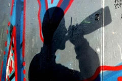 Cảnh báo tình trạng lạm dụng rượu bia trong giới trẻ Italy