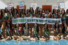 [Photo] Thí sinh Hoa hậu Philippines hưởng ứng ngày Trái Đất