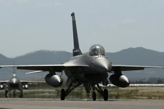 "Italy không trực tiếp tham gia không kích IS giống Mỹ và Pháp"