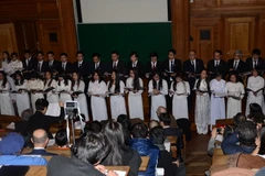 Dàn hợp ca Việt cất lên tại giảng đường Đại học Sorbonne