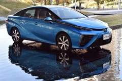 Toyota bắt đầu bán mẫu Mirai chạy pin nhiên liệu tại Nhật