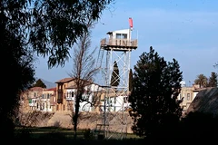 Một trạm gác của LHQ tại "vùng xanh", vùng đệm giữa khu vực do người Thổ Nhĩ Kỳ kiểm soát và người Hy Lạp kiểm soát ở Nicosia. (Ảnh: theguardian.com)