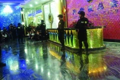 Cảnh sát Trung Quốc đột kích vào một hộp đêm. (Nguồn: chinadaily.com.cn)