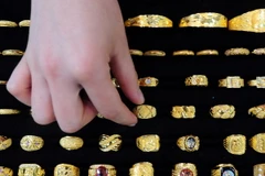 Vàng vững giá tại châu Á sau khi giảm sâu vào buổi sáng