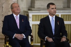 [Photo] Vua Tây Ban Nha chính thức nhường ngôi cho con trai