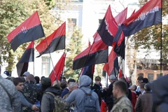 Phe cánh hữu Ukraine đe dọa "lật đổ" Tổng thống Poroshenko