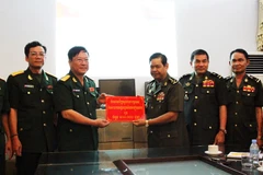 Quân đội Campuchia tiếp nhận khoản viện trợ của Việt Nam