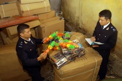 Đề nghị đình chỉ cán bộ để xảy ra buôn lậu lớn ở Móng Cái 