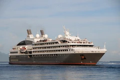 Siêu tàu du lịch biển 5 sao của Pháp cập cảng Hải Phòng