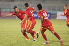 Tuyển Việt Nam hạ U23 Bahrain 3-0 trong trận cầu "mất điện"