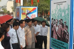 Thanh Hóa: Triển lãm hơn 150 tác phẩm tranh cổ động tấm lớn