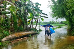 Nhiều vùng ở Thừa Thiên-Huế bất ngờ bị lũ giữa mùa nắng hạn