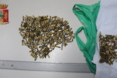 Một tờ báo trào phúng của Italy bị đe dọa bằng 350 viên đạn