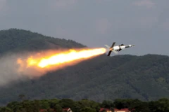 Ngày nay, Quân chủng Phòng không-Không quân được trang bị hiện đại, thường xuyên luyện tập, sẵn sàng chiến đấu bảo vệ Tổ quốc. (Ảnh: Trọng Đức/TTXVN)