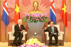 Chủ tịch Quốc hội Nguyễn Sinh Hùng tiếp Tổng thống Cộng hòa Iceland Ólafur Ragnar Grímsson. (Ảnh: Nhan Sáng/TTXVN)