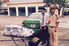 Phát hiện xe taxi Mai Linh vận chuyển trái phép 3.000 kíp nổ