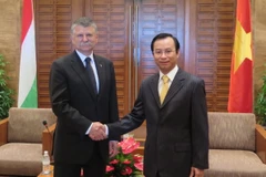 Ông Nguyễn Xuân Anh, Bí thư Thành ủy Đà Nẵng tiếp Chủ tịch Quốc hội Hungary Kover Laszlo. (Ảnh: Văn Sơn/TTXVN)