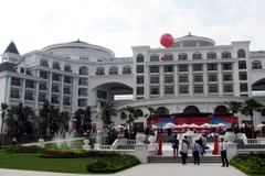 Vinpearl Hạ Long có kiến trúc tân cổ điển. (Ảnh: Văn Đức/TTXVN)