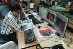 Hoạt động giao dịch chứng khoán tại Mumbai, Ấn Độ. (Nguồn: AFP/TTXVN)