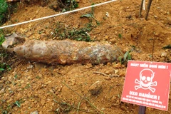 Quảng Bình xử lý quả bom lớn nằm gần đường Hồ Chí Minh