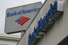 Logo của Ngân hàng Bank of America được treo trên trụ sở chi nhánh Ngân hàng tại San Francisco , California (Mỹ). (Nguồn: AFP/TTXVN)
