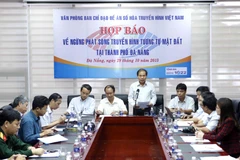 Quang cảnh buổi họp báo về việc ngừng phát sóng truyền hình tương tự mặt đất tại Đà Nẵng. (Ảnh: Trần Lê Lâm/TTXVN)