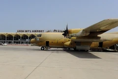 Máy bay quân sự của Saudi Arabia tham gia chiến dịch của liên quân tại sân bay quốc tế Aden, Yemen. (Nguồn: AFP/ TTXVN)