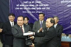 Đài Truyền hình Việt Nam tặng trang thiết bị kỹ thuật cho Lào