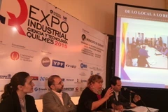 Các đại biểu tại Hội chợ Công nghiệp, Khoa học và Kỹ thuật Quilmes 2015. (Ảnh: Diệu Hương/Vietnam+)