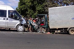 Hà Tĩnh: Hai xe ôtô tông nhau, ba người bị thương rất nặng