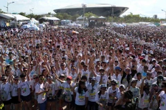 Người dân và du khách tham gia các hoạt động thể thao tại chương trình tại Đà Nẵng. (Ảnh: Trần Lê Lâm/TTXVN)