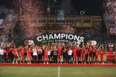 Niềm vui của các cầu thủ Công an Hà Nội khi giành chức vô địch. (Ảnh: Minh Quyết/TTXVN)