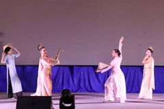 Tiết mục múa "Tình hữu nghị Thái Lan-Việt Nam" các sinh viên Việt Nam biểu diễn. (Ảnh: Xuân Khu/TTXVN)