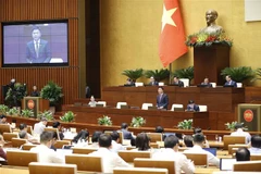 Bộ trưởng Bộ Tư pháp Lê Thành Long trả lời chất vấn. (Ảnh: Doãn Tấn/TTXVN)