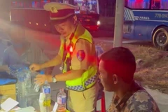 Kết quả test nhanh mẫu nước tiểu của lái xe V.V.Th cho kết quả dương tính với ma túy MOP. (Ảnh: Công an cung cấp)