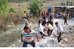 Hiện trường một vụ tai nạn xe buýt ở bang Jharkhand, miền Đông Ấn Độ ngày 25/6/2019. (Ảnh: India Today/TTXVN)
