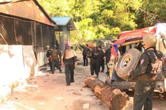 Tấn công sào huyệt (bản Tà Dê, xã Lóng Luông, huyện Vân Hồ, tỉnh Sơn La) của 2 trùm ma túy Nguyễn Thanh Tuân và Nguyễn Văn Thuận trong đường dây mua bán gần 1.200 bánh heroin chiều 28/6/2018. (Ảnh: TTXVN phát)