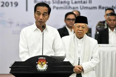 Tổng thống Indonesia Joko Widodo (trái) phát biểu tại thủ đô Jakarta. (Ảnh: AFP/TTXVN)