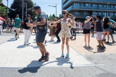 Lễ hội nhảy Salsa trên phố St. Clair diễn ra tại Toronto, Canada ngày 7/7/2019, thu hút sự tham gia của hàng trăm nghìn vũ công và du khách. Đây là một trong những lễ hội văn hóa Latin lớn nhất được tổ chức thường niên tại Canada. (Ảnh: THX/ TTXVN)