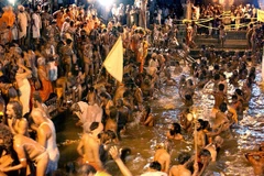 Ấn Độ: 27 người chết vì giẫm đạp để được tắm sông thiêng